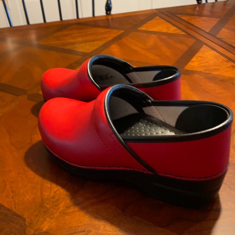 Dansko candy Apple red matte clogs Size 38
